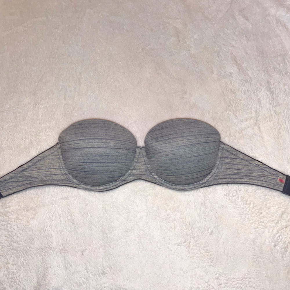 PINK strapless bra. Size 32 DD.